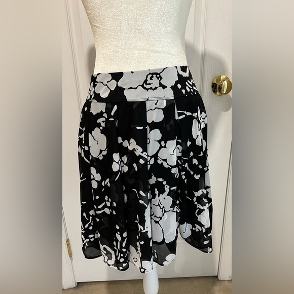 Inc International Concepts floral elastic waist skirt size small - Picture 2 of 3